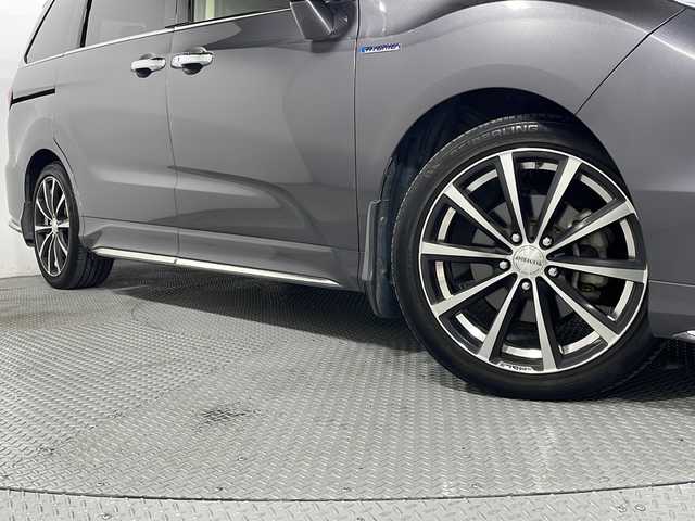 ホンダ オデッセイ ハイブリッド アブソルート・EXホンダセンジング 広島県 2017(平29)年 5.7万km モダンスティールM 禁煙車/純正ナビ/バックカメラ/両側パワースライドドア/ブラインドスポットモニター/1500W給電/レーダークルーズコントロール/ＥＴＣ/オットマン/オートライト/VENERDI18インチアルミホイール(225/45/R18)/衝突被害軽減/レーンキープアシスト/フォグランプ/エアバッグ(運転席/助手席/サイド/カーテン)