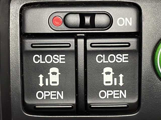 ホンダ オデッセイ ハイブリッド アブソルート・EXホンダセンジング 広島県 2017(平29)年 5.7万km モダンスティールM 禁煙車/純正ナビ/バックカメラ/両側パワースライドドア/ブラインドスポットモニター/1500W給電/レーダークルーズコントロール/ＥＴＣ/オットマン/オートライト/VENERDI18インチアルミホイール(225/45/R18)/衝突被害軽減/レーンキープアシスト/フォグランプ/エアバッグ(運転席/助手席/サイド/カーテン)