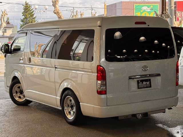 トヨタ ハイエース GL 道北・旭川 2019(令1)年 1.9万km ホワイトパールクリスタルシャイン 寒冷地仕様　/ＴｏｙｏｔａＳａｆｅｔｙＳｅｎｓｅＰ/社外ナビ　/フルセグＴＶ/デジタルインナーミラー　/ベッドキット　/ヒッチメンバー　/エンジンスターター　/ＬＥＤヘッドライト　/社外１６インチＡＷ　/パワースライドドア