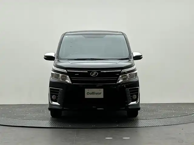 トヨタ ヴォクシー ZS 煌 愛媛県 2015(平27)年 9.1万km ブラック 社外ディスプレイオーディオ　/バックカメラ　/前方ドラレコ　/純正ETC　/両側パワースライドドア/社外シフトノブ　/社外コンソール　/LEDライト　/スペアキー/純正アルミホイール