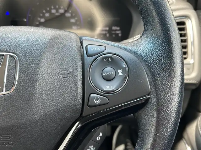 ホンダ ヴェゼル X ホンダセンシング 福岡県 2019(令1)年 5.3万km プラチナホワイトパール ・ディーラー点検記録簿R2~R6年有り/・純正ナビ（DVD/CD/TV/SD/USB/BT）/・フルセグテレビ/・バックカメラ/・ステアリングスイッチ/・クルーズコントロール/・アイドリングストップ/・電子パーキング/・ブレーキホールド/・横滑り防止装置/・衝突被害軽減システム/・レーンアシスト/・先行車発進お知らせ/・ドライブレコーダー（前後）/・ECOモード/・ETC/・オートライト/・LEDヘッドライト/・フォグライト/・プッシュスタート/・スマートキー/・スペアキー×１/・電動格納ミラー/・ウィンカーミラー/・純正フロアマット/・純正１６インチアルミホイール/・保証書/・取説