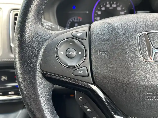 ホンダ ヴェゼル X ホンダセンシング 福岡県 2019(令1)年 5.3万km プラチナホワイトパール ・ディーラー点検記録簿R2~R6年有り/・純正ナビ（DVD/CD/TV/SD/USB/BT）/・フルセグテレビ/・バックカメラ/・ステアリングスイッチ/・クルーズコントロール/・アイドリングストップ/・電子パーキング/・ブレーキホールド/・横滑り防止装置/・衝突被害軽減システム/・レーンアシスト/・先行車発進お知らせ/・ドライブレコーダー（前後）/・ECOモード/・ETC/・オートライト/・LEDヘッドライト/・フォグライト/・プッシュスタート/・スマートキー/・スペアキー×１/・電動格納ミラー/・ウィンカーミラー/・純正フロアマット/・純正１６インチアルミホイール/・保証書/・取説