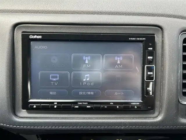 ホンダ ヴェゼル X ホンダセンシング 福岡県 2019(令1)年 5.3万km プラチナホワイトパール ・ディーラー点検記録簿R2~R6年有り/・純正ナビ（DVD/CD/TV/SD/USB/BT）/・フルセグテレビ/・バックカメラ/・ステアリングスイッチ/・クルーズコントロール/・アイドリングストップ/・電子パーキング/・ブレーキホールド/・横滑り防止装置/・衝突被害軽減システム/・レーンアシスト/・先行車発進お知らせ/・ドライブレコーダー（前後）/・ECOモード/・ETC/・オートライト/・LEDヘッドライト/・フォグライト/・プッシュスタート/・スマートキー/・スペアキー×１/・電動格納ミラー/・ウィンカーミラー/・純正フロアマット/・純正１６インチアルミホイール/・保証書/・取説