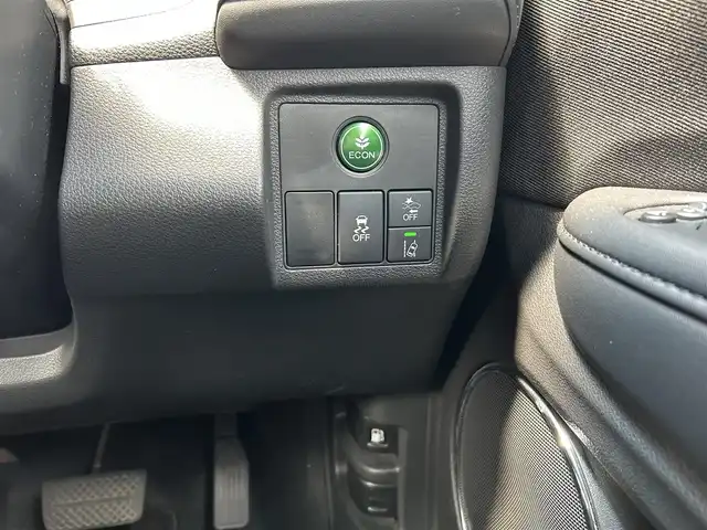 ホンダ ヴェゼル X ホンダセンシング 福岡県 2019(令1)年 5.3万km プラチナホワイトパール ・ディーラー点検記録簿R2~R6年有り/・純正ナビ（DVD/CD/TV/SD/USB/BT）/・フルセグテレビ/・バックカメラ/・ステアリングスイッチ/・クルーズコントロール/・アイドリングストップ/・電子パーキング/・ブレーキホールド/・横滑り防止装置/・衝突被害軽減システム/・レーンアシスト/・先行車発進お知らせ/・ドライブレコーダー（前後）/・ECOモード/・ETC/・オートライト/・LEDヘッドライト/・フォグライト/・プッシュスタート/・スマートキー/・スペアキー×１/・電動格納ミラー/・ウィンカーミラー/・純正フロアマット/・純正１６インチアルミホイール/・保証書/・取説