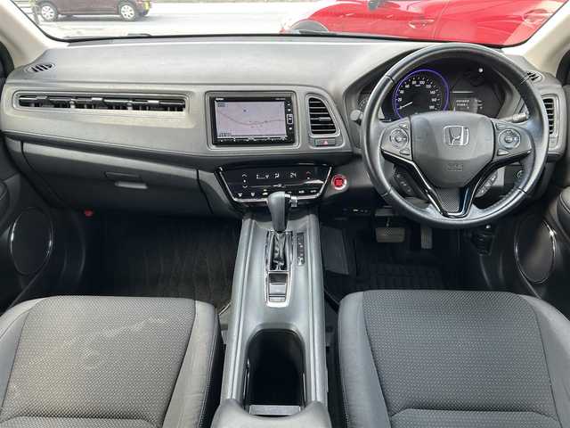 ホンダ ヴェゼル X ホンダセンシング 福岡県 2019(令1)年 5.3万km プラチナホワイトパール ・ディーラー点検記録簿R2~R6年有り/・純正ナビ（DVD/CD/TV/SD/USB/BT）/・フルセグテレビ/・バックカメラ/・ステアリングスイッチ/・クルーズコントロール/・アイドリングストップ/・電子パーキング/・ブレーキホールド/・横滑り防止装置/・衝突被害軽減システム/・レーンアシスト/・先行車発進お知らせ/・ドライブレコーダー（前後）/・ECOモード/・ETC/・オートライト/・LEDヘッドライト/・フォグライト/・プッシュスタート/・スマートキー/・スペアキー×１/・電動格納ミラー/・ウィンカーミラー/・純正フロアマット/・純正１６インチアルミホイール/・保証書/・取説