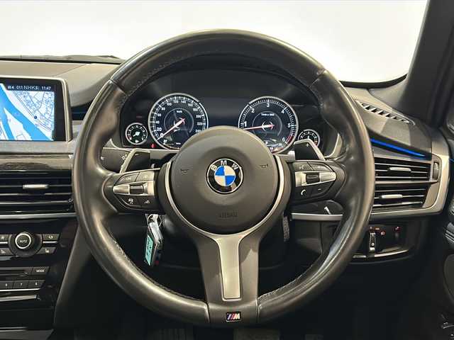 ＢＭＷ Ｘ５ xDrive 35d Mスポーツ 新潟県 2018(平30)年 5.4万km アルピンホワイトⅢ オプション/セレクトパッケージ/-電動パノラマガラスサンルーフ/-リヤシートヒーター /-12V電源ソケット/-ソフトクローズドア/-ランバーサポート/harman/kardonサラウンドサウンド/コンフォートパッケージ/-コンフォートシート/-ベンチレーションシート/-4ゾーンオートエアコン/アダプティブLEDヘッドライト/主要装備/インテリジェントセーフティ/-衝突被害軽減ブレーキ/-車線逸脱警報/-ブラインドスポットモニター/純正HDDナビ/(CD/DVD/Bluetooth/USB/フルセグTV)/360°カメラ/ETC/ドライブレコーダー/純正19インチアルミホイール/アダプティブクルーズコントロール/パドルシフト/パワーバックドア/コーナーセンサー/黒革シート