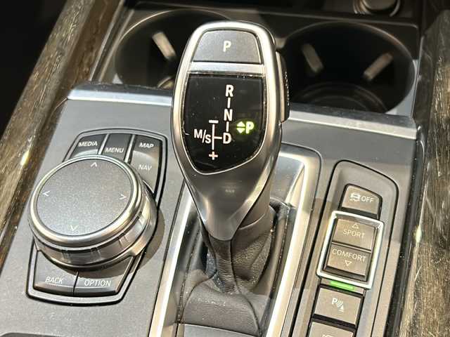 ＢＭＷ Ｘ５ xDrive 35d Mスポーツ 新潟県 2018(平30)年 5.4万km アルピンホワイトⅢ オプション/セレクトパッケージ/-電動パノラマガラスサンルーフ/-リヤシートヒーター /-12V電源ソケット/-ソフトクローズドア/-ランバーサポート/harman/kardonサラウンドサウンド/コンフォートパッケージ/-コンフォートシート/-ベンチレーションシート/-4ゾーンオートエアコン/アダプティブLEDヘッドライト/主要装備/インテリジェントセーフティ/-衝突被害軽減ブレーキ/-車線逸脱警報/-ブラインドスポットモニター/純正HDDナビ/(CD/DVD/Bluetooth/USB/フルセグTV)/360°カメラ/ETC/ドライブレコーダー/純正19インチアルミホイール/アダプティブクルーズコントロール/パドルシフト/パワーバックドア/コーナーセンサー/黒革シート