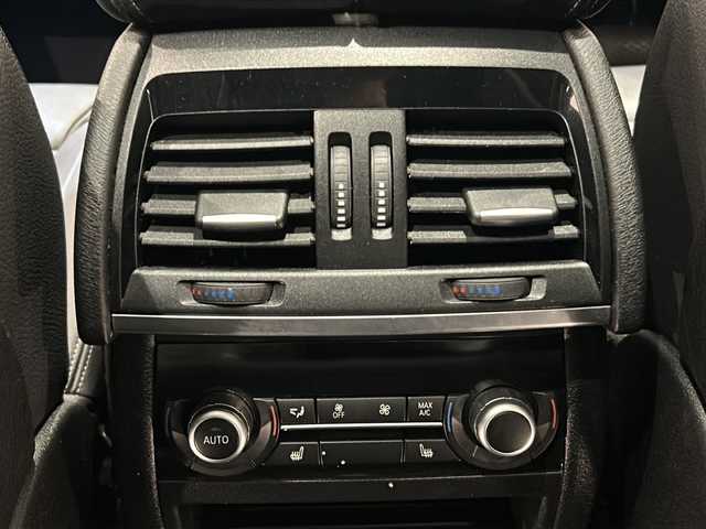 ＢＭＷ Ｘ５ xDrive 35d Mスポーツ 新潟県 2018(平30)年 5.4万km アルピンホワイトⅢ オプション/セレクトパッケージ/-電動パノラマガラスサンルーフ/-リヤシートヒーター /-12V電源ソケット/-ソフトクローズドア/-ランバーサポート/harman/kardonサラウンドサウンド/コンフォートパッケージ/-コンフォートシート/-ベンチレーションシート/-4ゾーンオートエアコン/アダプティブLEDヘッドライト/主要装備/インテリジェントセーフティ/-衝突被害軽減ブレーキ/-車線逸脱警報/-ブラインドスポットモニター/純正HDDナビ/(CD/DVD/Bluetooth/USB/フルセグTV)/360°カメラ/ETC/ドライブレコーダー/純正19インチアルミホイール/アダプティブクルーズコントロール/パドルシフト/パワーバックドア/コーナーセンサー/黒革シート