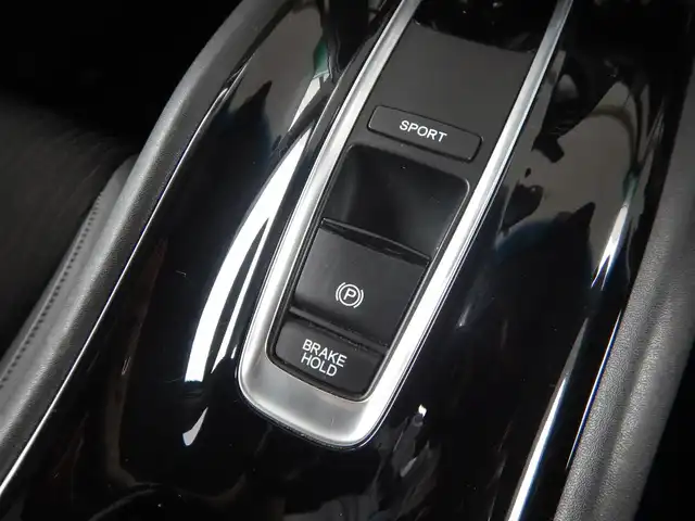 ホンダ ヴェゼル ハイブリッド Z ホンダセンシング 静岡県 2020(令2)年 7.1万km プラチナホワイトパール ワンオーナー/衝突軽減ブレーキ/車線逸脱警報/ルーフレール/純正メモリナビ/・VXM-205VFEi/・フルセグ/・DVD再生/・CD再生/・Bluetooth接続/バックカメラ/LEAFTEC製ドライブレコーダー/・KDR-L30/・車内録画機能付き/アダプティブクルーズコントロール/・車線維持システム付き/ETC/ハーフレザーシート/前席シートヒーター/本革巻きステアリング/パドルシフト/ISOFIX/オートワイパー/オートライト/フォグライト/オールオートウィンドウ/ウインカーミラー/電動格納ミラー/純正フロアマット/純正フットライト/ドアバイザー/プッシュスタート/スマートキー×2/取扱説明書/新車保証書