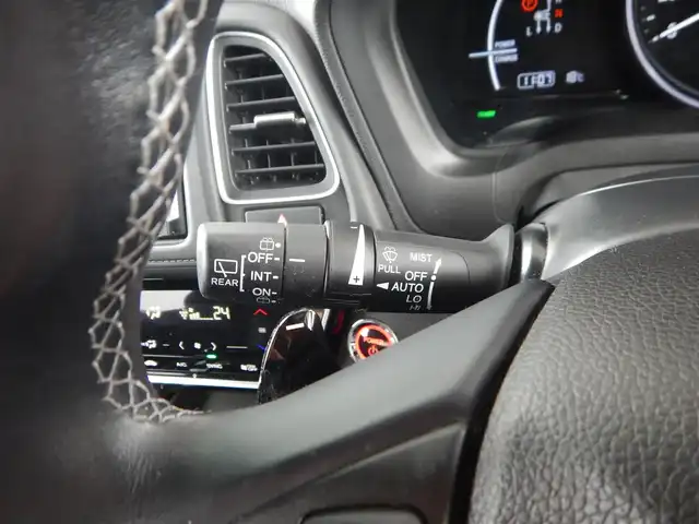 ホンダ ヴェゼル ハイブリッド Z ホンダセンシング 静岡県 2020(令2)年 7.1万km プラチナホワイトパール ワンオーナー/衝突軽減ブレーキ/車線逸脱警報/ルーフレール/純正メモリナビ/・VXM-205VFEi/・フルセグ/・DVD再生/・CD再生/・Bluetooth接続/バックカメラ/LEAFTEC製ドライブレコーダー/・KDR-L30/・車内録画機能付き/アダプティブクルーズコントロール/・車線維持システム付き/ETC/ハーフレザーシート/前席シートヒーター/本革巻きステアリング/パドルシフト/ISOFIX/オートワイパー/オートライト/フォグライト/オールオートウィンドウ/ウインカーミラー/電動格納ミラー/純正フロアマット/純正フットライト/ドアバイザー/プッシュスタート/スマートキー×2/取扱説明書/新車保証書