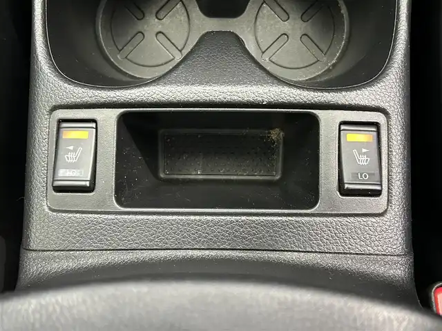 日産 エクストレイル 20X エマージェンシーブレーキ 鹿児島県 2015(平27)年 6.4万km ダイヤモンドブラック 純正7インチSDナビ【MC315D-W】/（フルセグTV/CD/DVD/FM/AM/SD/BT）/TVキャンセラー/バックカメラ/アイドリングストップ/革巻きステアリング/ステアリングリモコン/前席シートヒーター/前後コーナーセンサー/オートライト/純正フロアマット/純正ドアバイザー/ETC