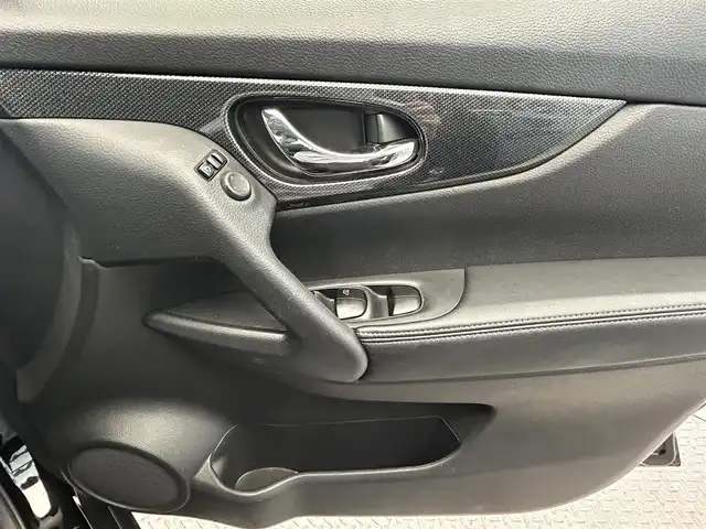 日産 エクストレイル 20X エマージェンシーブレーキ 鹿児島県 2015(平27)年 6.4万km ダイヤモンドブラック 純正7インチSDナビ【MC315D-W】/（フルセグTV/CD/DVD/FM/AM/SD/BT）/TVキャンセラー/バックカメラ/アイドリングストップ/革巻きステアリング/ステアリングリモコン/前席シートヒーター/前後コーナーセンサー/オートライト/純正フロアマット/純正ドアバイザー/ETC