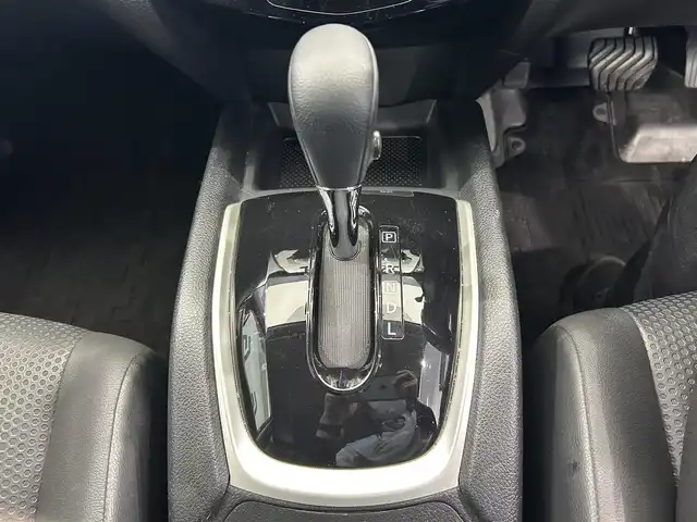 日産 エクストレイル 20X エマージェンシーブレーキ 鹿児島県 2015(平27)年 6.4万km ダイヤモンドブラック 純正7インチSDナビ【MC315D-W】/（フルセグTV/CD/DVD/FM/AM/SD/BT）/TVキャンセラー/バックカメラ/アイドリングストップ/革巻きステアリング/ステアリングリモコン/前席シートヒーター/前後コーナーセンサー/オートライト/純正フロアマット/純正ドアバイザー/ETC