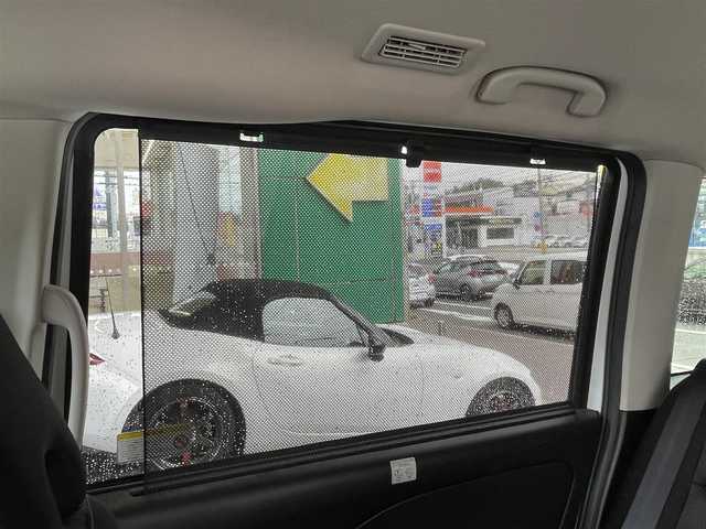 日産 セレナ ハイウェイスター 宮城県 2016(平28)年 9.2万km ブリリアントホワイトパール 純正ナビゲーション/　（フルセグテレビ/CD/DVD/FM/AM/SD）/片側パワースライドドア/クルーズコントロール/ウォークスルー/8人乗り/バックカメラ/アイドリングストップ/横滑り防止/純正フロアマット/プッシュスタート/ワンオーナー/　（保証書・取扱説明書）/社外アルミホイール付きスタッドレスタイヤ積載/　（195/60　16インチ　溝５ｍｍ）