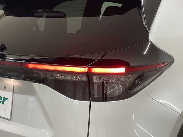 トヨタ ヤリスクロス ハイブリッド GRスポーツ 熊本県 2024(令6)年 1.1万km ブラックマイカ/プラチナホワイトパールマイカ 純正ディスプレイオーディオ/（ナビ、BT、USB、HDMI、ラジオ、フルセグ）/ETC/アラウンドビューモニター/レーダークルーズコントロール/ステアリングリモコン/オートハイビーム/・オートライト/・LEDヘッドライト/レーンキープアシスト/横滑り防止/ハーフレザーシート/スマートキー/プッシュスタート