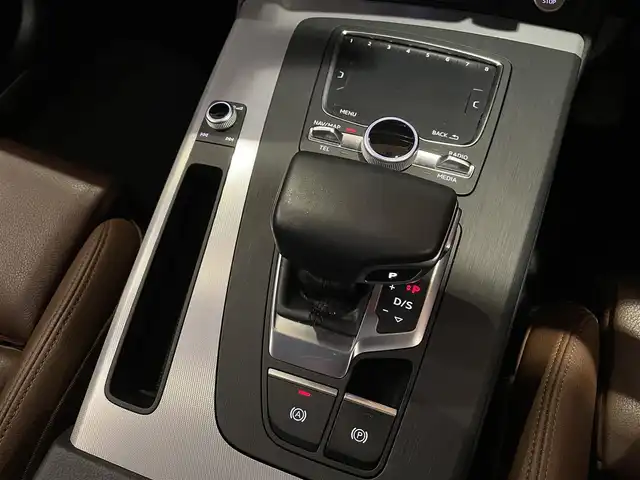 アウディ Ｑ５ 2.0TFSIクワトロ スポーツ エアサス 道央・札幌 2018(平30)年 6.5万km グレイシアホワイトメタリック グレイシアホワイトメタリック/ラグジュアリーパッケージ/　・パーシャルレザー/　・アダプティブエアサスペンション/　・アンビエントライティング/Bang＆Olufsen3Dアドバンストサウンド/マトリクスLEDヘッドライト/アシスタンスパッケージ/　・バーチャルコックピット/　・アウディサイドアシスト/　・アウディプレセンスリヤ/純正メモリナビ/フルセグテレビ/DVD/SD/USB/BT/360°カメラ/シートヒーター/オートマチックテールゲート