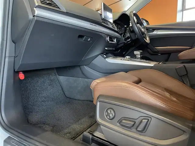 アウディ Ｑ５ 2.0TFSIクワトロ スポーツ エアサス 道央・札幌 2018(平30)年 6.5万km グレイシアホワイトメタリック グレイシアホワイトメタリック/ラグジュアリーパッケージ/　・パーシャルレザー/　・アダプティブエアサスペンション/　・アンビエントライティング/Bang＆Olufsen3Dアドバンストサウンド/マトリクスLEDヘッドライト/アシスタンスパッケージ/　・バーチャルコックピット/　・アウディサイドアシスト/　・アウディプレセンスリヤ/純正メモリナビ/フルセグテレビ/DVD/SD/USB/BT/360°カメラ/シートヒーター/オートマチックテールゲート