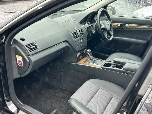 メルセデス・ベンツ Ｃ２００ コンプレッサー SWエレガンス 千葉県 2009(平21)年 7万km オブシディアンブラック 純正ナビ/バックカメラ/クルーズコントロール/ハーフレザー/フルセグＴＶ/スマートキー/カーテンエアバッグ/キセノンライト/オートライト/フォグライト/ルーフレール/１７インチＡＷ/コーナーセンサー