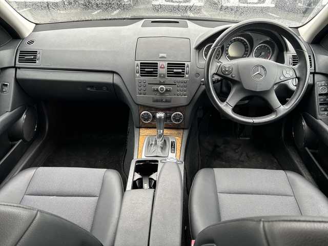 メルセデス・ベンツ Ｃ２００ コンプレッサー SWエレガンス 千葉県 2009(平21)年 7万km オブシディアンブラック 純正ナビ/バックカメラ/クルーズコントロール/ハーフレザー/フルセグＴＶ/スマートキー/カーテンエアバッグ/キセノンライト/オートライト/フォグライト/ルーフレール/１７インチＡＷ/コーナーセンサー