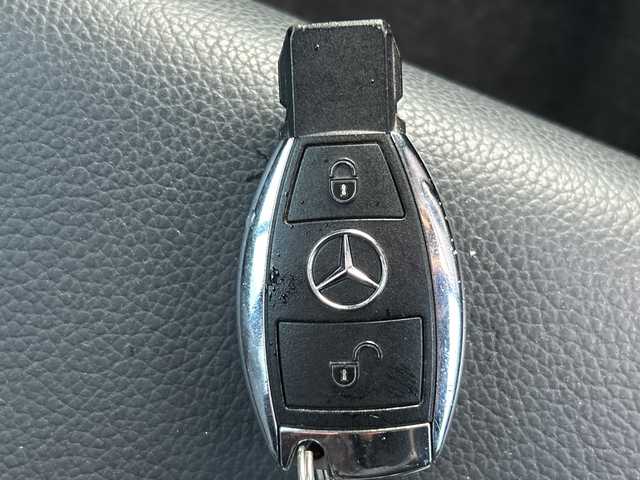 メルセデス・ベンツ Ｃ２００ コンプレッサー SWエレガンス 千葉県 2009(平21)年 7万km オブシディアンブラック 純正ナビ/バックカメラ/クルーズコントロール/ハーフレザー/フルセグＴＶ/スマートキー/カーテンエアバッグ/キセノンライト/オートライト/フォグライト/ルーフレール/１７インチＡＷ/コーナーセンサー