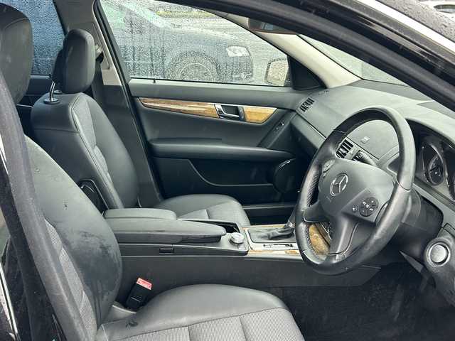 メルセデス・ベンツ Ｃ２００ コンプレッサー SWエレガンス 千葉県 2009(平21)年 7万km オブシディアンブラック 純正ナビ/バックカメラ/クルーズコントロール/ハーフレザー/フルセグＴＶ/スマートキー/カーテンエアバッグ/キセノンライト/オートライト/フォグライト/ルーフレール/１７インチＡＷ/コーナーセンサー