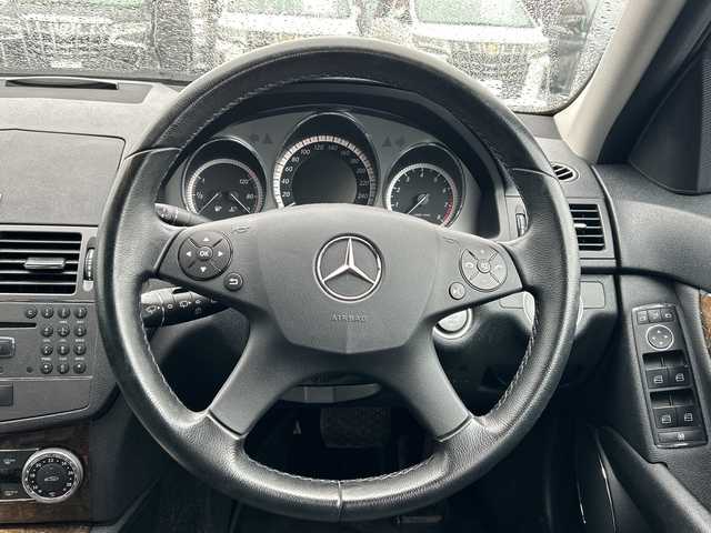 メルセデス・ベンツ Ｃ２００ コンプレッサー SWエレガンス 千葉県 2009(平21)年 7万km オブシディアンブラック 純正ナビ/バックカメラ/クルーズコントロール/ハーフレザー/フルセグＴＶ/スマートキー/カーテンエアバッグ/キセノンライト/オートライト/フォグライト/ルーフレール/１７インチＡＷ/コーナーセンサー