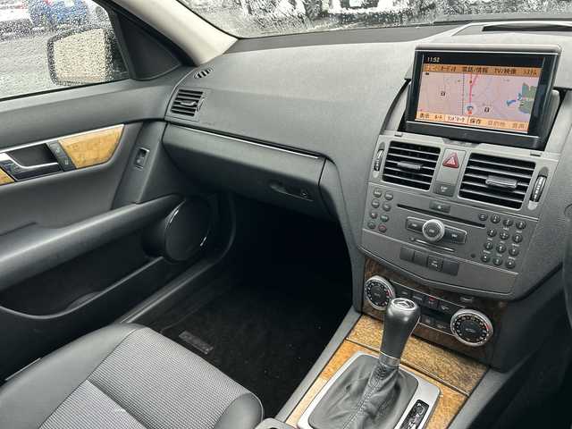 メルセデス・ベンツ Ｃ２００ コンプレッサー SWエレガンス 千葉県 2009(平21)年 7万km オブシディアンブラック 純正ナビ/バックカメラ/クルーズコントロール/ハーフレザー/フルセグＴＶ/スマートキー/カーテンエアバッグ/キセノンライト/オートライト/フォグライト/ルーフレール/１７インチＡＷ/コーナーセンサー