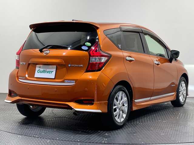 日産 ノート e－パワー メダリスト 愛媛県 2017(平29)年 1.5万km プレミアムコロナオレンジ 純正ナビ/フルセグ／Ｂｌｕｅｔｏｏｔｈ/全方位カメラ/ＥＴＣ/前方ドライブレコーダー/衝突軽減ブレーキ/前後コーナーセンサー/レーンキープアシスト/ＬＥＤヘッドライト/デジタルインナーミラー/合皮シート