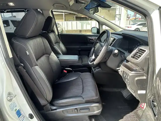 ホンダ オデッセイ ハイブリッド アブソルートセンシングEXパック 愛知県 2016(平28)年 10.5万km ホワイトオーキッドパール 純正8インチディーラーオプションナビ(FM/AM/CD/DVD/USB/BT/iPod/HDMI/フルセグ)/フリップダウンモニター/ホンダセンシング/衝突軽減ブレーキ/路外逸脱抑制機能/アダクティブクルーズコントロール/車両接近通報装置/ブラインドスポットモニター/クリアランスソナー・コーナーセンサー/バックカメラ/ハーフレザー/パワーシート/両側パワースライドドア/ドライブレコーダー/HIDヘッドライト/電動格納ミラー/社外AW18インチ/純正フロアマット/ETC/プッシュスタート/スマートキー・スペアキー１本/ABS/取扱説明書・保証書