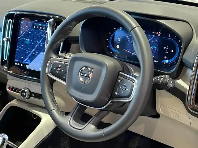 ボルボ ボルボ ＸＣ４０ ウルトラ B4 AWD 道央・札幌 2024(令6)年 0.6万km クリスタルホワイトP Googleナビ/USB/Bluetooth/360°カメラ/ワイヤレスチャージング/アダプティブハイビーム/harman/kardonサラウンド/本革シート/シートヒーター/ステアリングヒーター/パイロットアシスト/ACC/BLIS/LKA/CTA/パワーテールゲート