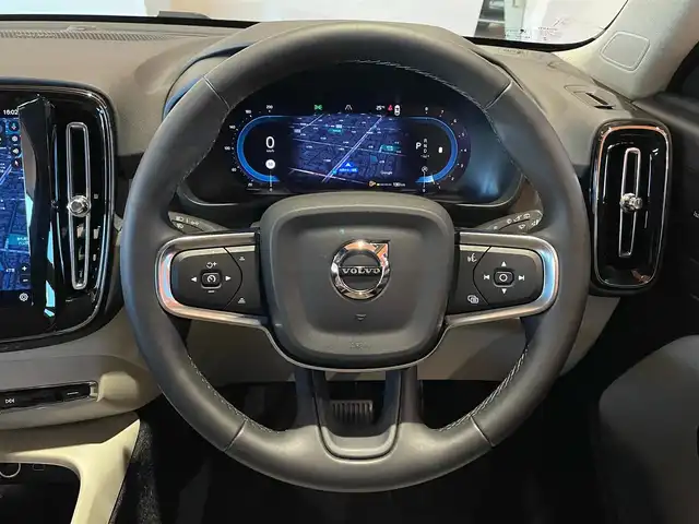 ボルボ ボルボ ＸＣ４０ ウルトラ B4 AWD 道央・札幌 2024(令6)年 0.6万km クリスタルホワイトP Googleナビ/USB/Bluetooth/360°カメラ/ワイヤレスチャージング/アダプティブハイビーム/harman/kardonサラウンド/本革シート/シートヒーター/ステアリングヒーター/パイロットアシスト/ACC/BLIS/LKA/CTA/パワーテールゲート