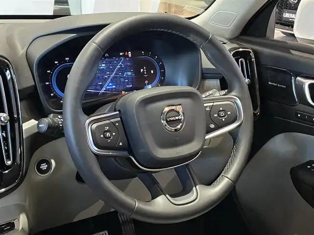 ボルボ ボルボ ＸＣ４０ ウルトラ B4 AWD 道央・札幌 2024(令6)年 0.6万km クリスタルホワイトP Googleナビ/USB/Bluetooth/360°カメラ/ワイヤレスチャージング/アダプティブハイビーム/harman/kardonサラウンド/本革シート/シートヒーター/ステアリングヒーター/パイロットアシスト/ACC/BLIS/LKA/CTA/パワーテールゲート