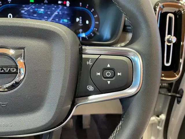 ボルボ ボルボ ＸＣ４０ ウルトラ B4 AWD 道央・札幌 2024(令6)年 0.6万km クリスタルホワイトP Googleナビ/USB/Bluetooth/360°カメラ/ワイヤレスチャージング/アダプティブハイビーム/harman/kardonサラウンド/本革シート/シートヒーター/ステアリングヒーター/パイロットアシスト/ACC/BLIS/LKA/CTA/パワーテールゲート