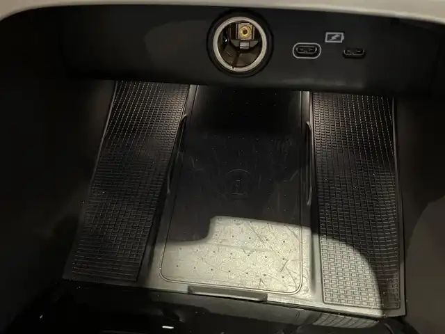 ボルボ ボルボ ＸＣ４０ ウルトラ B4 AWD 道央・札幌 2024(令6)年 0.6万km クリスタルホワイトP Googleナビ/USB/Bluetooth/360°カメラ/ワイヤレスチャージング/アダプティブハイビーム/harman/kardonサラウンド/本革シート/シートヒーター/ステアリングヒーター/パイロットアシスト/ACC/BLIS/LKA/CTA/パワーテールゲート