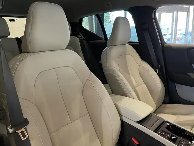 ボルボ ボルボ ＸＣ４０ ウルトラ B4 AWD 道央・札幌 2024(令6)年 0.6万km クリスタルホワイトP Googleナビ/USB/Bluetooth/360°カメラ/ワイヤレスチャージング/アダプティブハイビーム/harman/kardonサラウンド/本革シート/シートヒーター/ステアリングヒーター/パイロットアシスト/ACC/BLIS/LKA/CTA/パワーテールゲート