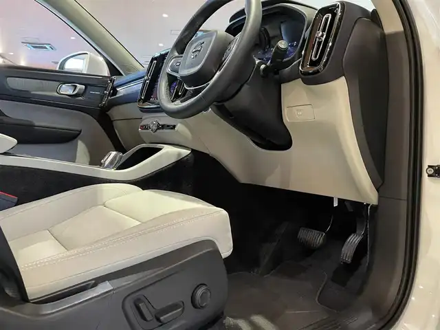 ボルボ ボルボ ＸＣ４０ ウルトラ B4 AWD 道央・札幌 2024(令6)年 0.6万km クリスタルホワイトP Googleナビ/USB/Bluetooth/360°カメラ/ワイヤレスチャージング/アダプティブハイビーム/harman/kardonサラウンド/本革シート/シートヒーター/ステアリングヒーター/パイロットアシスト/ACC/BLIS/LKA/CTA/パワーテールゲート