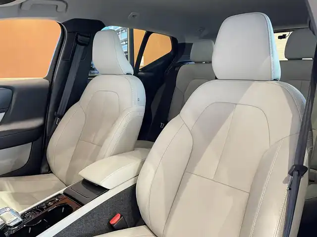 ボルボ ボルボ ＸＣ４０ ウルトラ B4 AWD 道央・札幌 2024(令6)年 0.6万km クリスタルホワイトP Googleナビ/USB/Bluetooth/360°カメラ/ワイヤレスチャージング/アダプティブハイビーム/harman/kardonサラウンド/本革シート/シートヒーター/ステアリングヒーター/パイロットアシスト/ACC/BLIS/LKA/CTA/パワーテールゲート