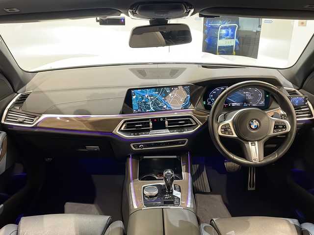 ＢＭＷ Ｘ５ M50i 新潟県 2021(令3)年 2.9万km アルピンホワイトⅢ コンフォートパッケージ/・コンフォート・シート/・マッサージ機能/・フロント・アクティブ・ベンチレーション・シート/22インチ M ライト・アロイ・ホイール Vスポーク・スタイリング/イージークローズ/ BMWライブ・コックピット/HDDナビゲーションシステム/・TV/BT/Apple CarPlay/ヘッドアップディスプレイ/ドライビング・アシスト/・アクティブ・クルーズ・コントロール/・トラフィック・サイン・アシスト/・レーン・ディパーチャー・ウォーニング/・レーン・チェンジ・ウォーニング/・DHC/ASC/DTC/CBC/DBC/ABS/HDC/パーキングアシストプラス/・パーク・ディスタンス・コントロール/・パーキング・アシスト/・パノラマ・サイド・ビュー・カメラ/アンビエントライト/ワイヤレス・チャージング/4ゾーン・オートマチック・エア・コンディショナー/パワーシート/シートヒーター/ETC2.0/ドライブレコーダー