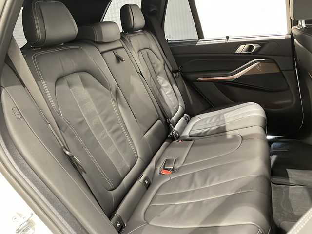 ＢＭＷ Ｘ５ M50i 新潟県 2021(令3)年 2.9万km アルピンホワイトⅢ コンフォートパッケージ/・コンフォート・シート/・マッサージ機能/・フロント・アクティブ・ベンチレーション・シート/22インチ M ライト・アロイ・ホイール Vスポーク・スタイリング/イージークローズ/ BMWライブ・コックピット/HDDナビゲーションシステム/・TV/BT/Apple CarPlay/ヘッドアップディスプレイ/ドライビング・アシスト/・アクティブ・クルーズ・コントロール/・トラフィック・サイン・アシスト/・レーン・ディパーチャー・ウォーニング/・レーン・チェンジ・ウォーニング/・DHC/ASC/DTC/CBC/DBC/ABS/HDC/パーキングアシストプラス/・パーク・ディスタンス・コントロール/・パーキング・アシスト/・パノラマ・サイド・ビュー・カメラ/アンビエントライト/ワイヤレス・チャージング/4ゾーン・オートマチック・エア・コンディショナー/パワーシート/シートヒーター/ETC2.0/ドライブレコーダー