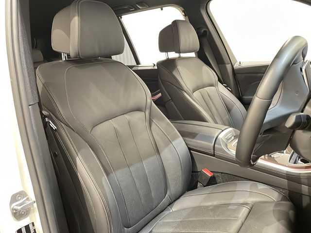 ＢＭＷ Ｘ５ M50i 新潟県 2021(令3)年 2.9万km アルピンホワイトⅢ コンフォートパッケージ/・コンフォート・シート/・マッサージ機能/・フロント・アクティブ・ベンチレーション・シート/22インチ M ライト・アロイ・ホイール Vスポーク・スタイリング/イージークローズ/ BMWライブ・コックピット/HDDナビゲーションシステム/・TV/BT/Apple CarPlay/ヘッドアップディスプレイ/ドライビング・アシスト/・アクティブ・クルーズ・コントロール/・トラフィック・サイン・アシスト/・レーン・ディパーチャー・ウォーニング/・レーン・チェンジ・ウォーニング/・DHC/ASC/DTC/CBC/DBC/ABS/HDC/パーキングアシストプラス/・パーク・ディスタンス・コントロール/・パーキング・アシスト/・パノラマ・サイド・ビュー・カメラ/アンビエントライト/ワイヤレス・チャージング/4ゾーン・オートマチック・エア・コンディショナー/パワーシート/シートヒーター/ETC2.0/ドライブレコーダー