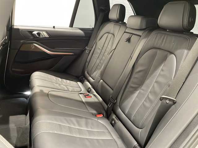 ＢＭＷ Ｘ５ M50i 新潟県 2021(令3)年 2.9万km アルピンホワイトⅢ コンフォートパッケージ/・コンフォート・シート/・マッサージ機能/・フロント・アクティブ・ベンチレーション・シート/22インチ M ライト・アロイ・ホイール Vスポーク・スタイリング/イージークローズ/ BMWライブ・コックピット/HDDナビゲーションシステム/・TV/BT/Apple CarPlay/ヘッドアップディスプレイ/ドライビング・アシスト/・アクティブ・クルーズ・コントロール/・トラフィック・サイン・アシスト/・レーン・ディパーチャー・ウォーニング/・レーン・チェンジ・ウォーニング/・DHC/ASC/DTC/CBC/DBC/ABS/HDC/パーキングアシストプラス/・パーク・ディスタンス・コントロール/・パーキング・アシスト/・パノラマ・サイド・ビュー・カメラ/アンビエントライト/ワイヤレス・チャージング/4ゾーン・オートマチック・エア・コンディショナー/パワーシート/シートヒーター/ETC2.0/ドライブレコーダー