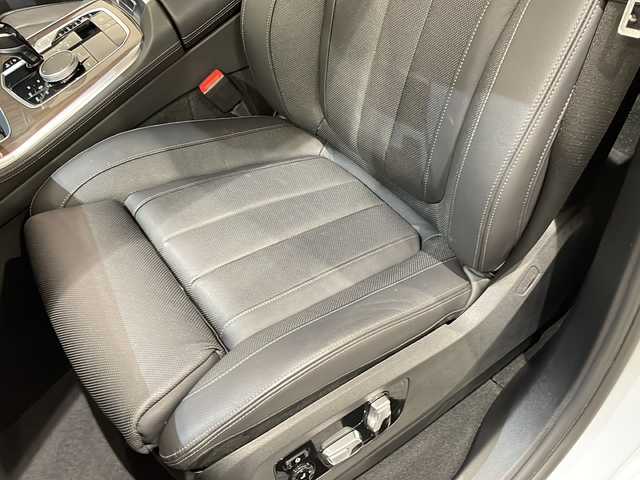 ＢＭＷ Ｘ５ M50i 新潟県 2021(令3)年 2.9万km アルピンホワイトⅢ コンフォートパッケージ/・コンフォート・シート/・マッサージ機能/・フロント・アクティブ・ベンチレーション・シート/22インチ M ライト・アロイ・ホイール Vスポーク・スタイリング/イージークローズ/ BMWライブ・コックピット/HDDナビゲーションシステム/・TV/BT/Apple CarPlay/ヘッドアップディスプレイ/ドライビング・アシスト/・アクティブ・クルーズ・コントロール/・トラフィック・サイン・アシスト/・レーン・ディパーチャー・ウォーニング/・レーン・チェンジ・ウォーニング/・DHC/ASC/DTC/CBC/DBC/ABS/HDC/パーキングアシストプラス/・パーク・ディスタンス・コントロール/・パーキング・アシスト/・パノラマ・サイド・ビュー・カメラ/アンビエントライト/ワイヤレス・チャージング/4ゾーン・オートマチック・エア・コンディショナー/パワーシート/シートヒーター/ETC2.0/ドライブレコーダー