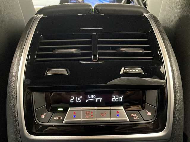 ＢＭＷ Ｘ５ M50i 新潟県 2021(令3)年 2.9万km アルピンホワイトⅢ コンフォートパッケージ/・コンフォート・シート/・マッサージ機能/・フロント・アクティブ・ベンチレーション・シート/22インチ M ライト・アロイ・ホイール Vスポーク・スタイリング/イージークローズ/ BMWライブ・コックピット/HDDナビゲーションシステム/・TV/BT/Apple CarPlay/ヘッドアップディスプレイ/ドライビング・アシスト/・アクティブ・クルーズ・コントロール/・トラフィック・サイン・アシスト/・レーン・ディパーチャー・ウォーニング/・レーン・チェンジ・ウォーニング/・DHC/ASC/DTC/CBC/DBC/ABS/HDC/パーキングアシストプラス/・パーク・ディスタンス・コントロール/・パーキング・アシスト/・パノラマ・サイド・ビュー・カメラ/アンビエントライト/ワイヤレス・チャージング/4ゾーン・オートマチック・エア・コンディショナー/パワーシート/シートヒーター/ETC2.0/ドライブレコーダー