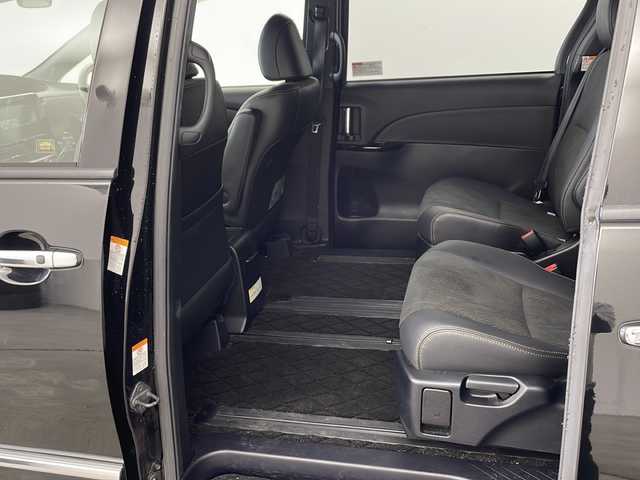 トヨタ エスティマ アエラス プレミアム 兵庫県 2016(平28)年 6.1万km ブラック ・純正9インチナビ/Bluetooth/CD/DVD/SD/TV/・バックカメラ/・トヨタセーフティセンス/・プリクラッシュセーフティ/・レーンディパーチャーアラート/・オートマチックハイビーム /・先行車発進告知機能/・車両接近通報装置/・緊急ブレーキシグナル/・クルーズコントロール/・MTモード付AT/・両側パワースライドドア/・ファブリック＋合成皮革シート/・純正フロアマット/・LEDヘッドライト/・純正アルミホイールタイヤ/・ビルトインETC/・電動格納ミラー/・スマートキー