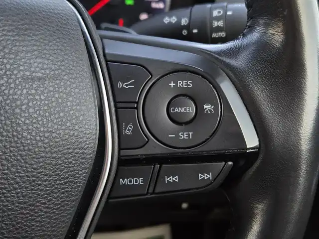 トヨタ クラウン ハイブリッド RS アドバンス 鹿児島県 2018(平30)年 4.6万km プレシャスブラックパール ムーンルーフ　/Ｗｅｄｓ製Ｋｒａｎｚｅアルミホイール（２０インチ）　/社外ミラー型レーダー　/パノラミックビューモニター　/トヨタセーフティセンス　/Ｄ＋Ｎ席シートヒーター　/Ｄ＋Ｎ席ベンチレーション/D+N席パワーシート/肩口パワースイッチ/ステアリングヒーター/前方ドライブレコーダー/前後コーナーセンサー/レーダークルーズコントロール/純正SDナビ/Bluetoothオーディオ/フルセグテレビ/バックカメラ/ビルトインETC2.0/横滑り防止機能/レーンキープアシスト/プッシュスタート/スマートキー/エアバッグ(ｗ＋サイド)/カーテンエアバッグ