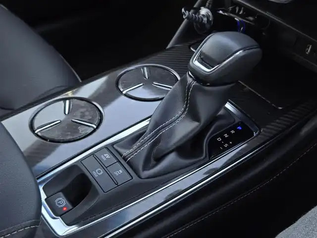 トヨタ クラウン ハイブリッド RS アドバンス 鹿児島県 2018(平30)年 4.6万km プレシャスブラックパール ムーンルーフ　/Ｗｅｄｓ製Ｋｒａｎｚｅアルミホイール（２０インチ）　/社外ミラー型レーダー　/パノラミックビューモニター　/トヨタセーフティセンス　/Ｄ＋Ｎ席シートヒーター　/Ｄ＋Ｎ席ベンチレーション/D+N席パワーシート/肩口パワースイッチ/ステアリングヒーター/前方ドライブレコーダー/前後コーナーセンサー/レーダークルーズコントロール/純正SDナビ/Bluetoothオーディオ/フルセグテレビ/バックカメラ/ビルトインETC2.0/横滑り防止機能/レーンキープアシスト/プッシュスタート/スマートキー/エアバッグ(ｗ＋サイド)/カーテンエアバッグ