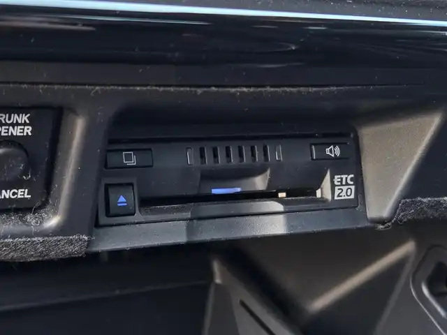 トヨタ クラウン ハイブリッド RS アドバンス 鹿児島県 2018(平30)年 4.6万km プレシャスブラックパール ムーンルーフ　/Ｗｅｄｓ製Ｋｒａｎｚｅアルミホイール（２０インチ）　/社外ミラー型レーダー　/パノラミックビューモニター　/トヨタセーフティセンス　/Ｄ＋Ｎ席シートヒーター　/Ｄ＋Ｎ席ベンチレーション/D+N席パワーシート/肩口パワースイッチ/ステアリングヒーター/前方ドライブレコーダー/前後コーナーセンサー/レーダークルーズコントロール/純正SDナビ/Bluetoothオーディオ/フルセグテレビ/バックカメラ/ビルトインETC2.0/横滑り防止機能/レーンキープアシスト/プッシュスタート/スマートキー/エアバッグ(ｗ＋サイド)/カーテンエアバッグ