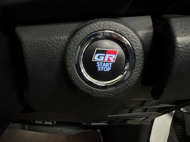 トヨタ ハイラックス Z GRスポーツ 道央・札幌 2022(令4)年 2万km スーパーホワイトⅡ AIS検査済み/2506021542】社外パーツ取付有/KMC KM545 TREK（社外）/TOYOオープンカントリーR/T（社外）/1.5インチリフトアップコイル（社外）/ブルバー（社外）/JAOSインナーフェンダー（社外）/純正ロールバー/LINEXベッドライナー/純正8インチディスプレイオーディオナビ/トヨタセーフティーセンス/前後ドライブレコーダー/ETC