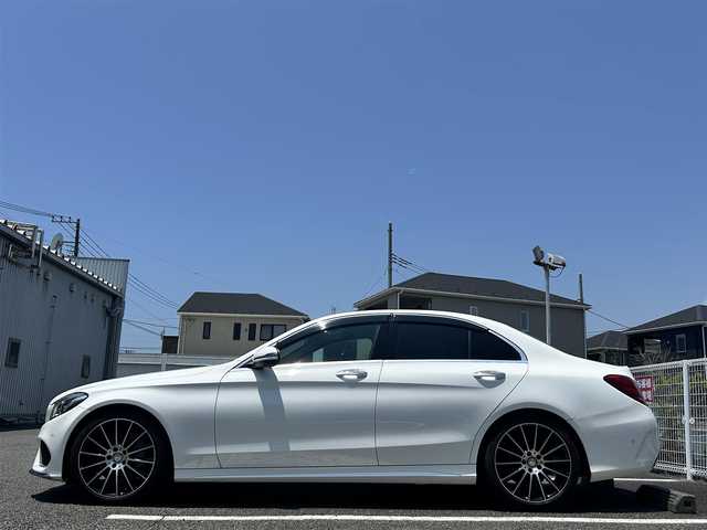メルセデス・ベンツ Ｃ２５０ スポーツ 静岡県 2016(平28)年 0.7万km ポーラホワイト ユーザー買取車両/純正ナビ/　【CD/DVD/BT/地デジフルセグTV】/純正LEDヘッドライト/純正19インチAW/黒本革レザーシート/シートヒーター/アダクティブクルーズコントロール/アクティブレーンキーピングアシスト/アクティブブラインドスポットアシスト/AIRマティックサスペンション（エアサス）/ヘッドアップディスプレイ/ディストロニック・プラス/パドルシフト/バックカメラ/パワーシート/ETC2.0/Egプッシュスタート/スマートキー/USBポート/新車時保証書/取扱説明書/スペアキー×1