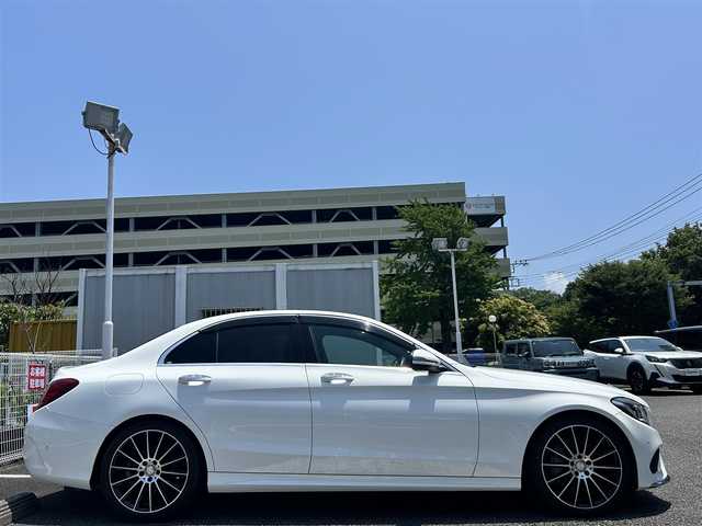 メルセデス・ベンツ Ｃ２５０ スポーツ 静岡県 2016(平28)年 0.7万km ポーラホワイト ユーザー買取車両/純正ナビ/　【CD/DVD/BT/地デジフルセグTV】/純正LEDヘッドライト/純正19インチAW/黒本革レザーシート/シートヒーター/アダクティブクルーズコントロール/アクティブレーンキーピングアシスト/アクティブブラインドスポットアシスト/AIRマティックサスペンション（エアサス）/ヘッドアップディスプレイ/ディストロニック・プラス/パドルシフト/バックカメラ/パワーシート/ETC2.0/Egプッシュスタート/スマートキー/USBポート/新車時保証書/取扱説明書/スペアキー×1
